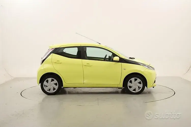 Usata Toyota Aygo Cool 69 CV (50 kW) 2017 Giallo Utilitaria