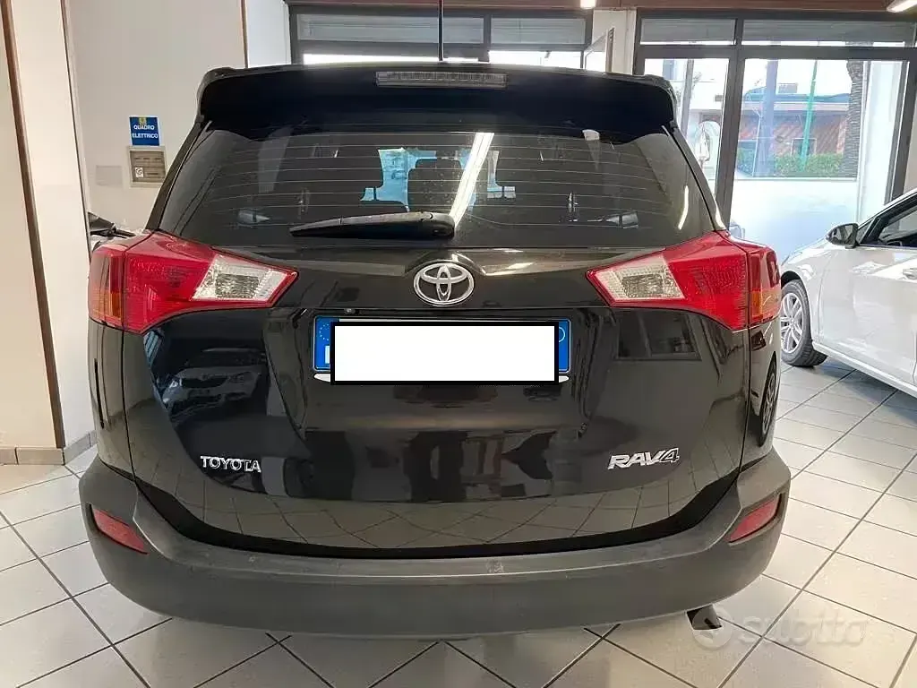 Usata Toyota RAV4 Anniversary 124 CV (91 kW) 2014 Nero SUV