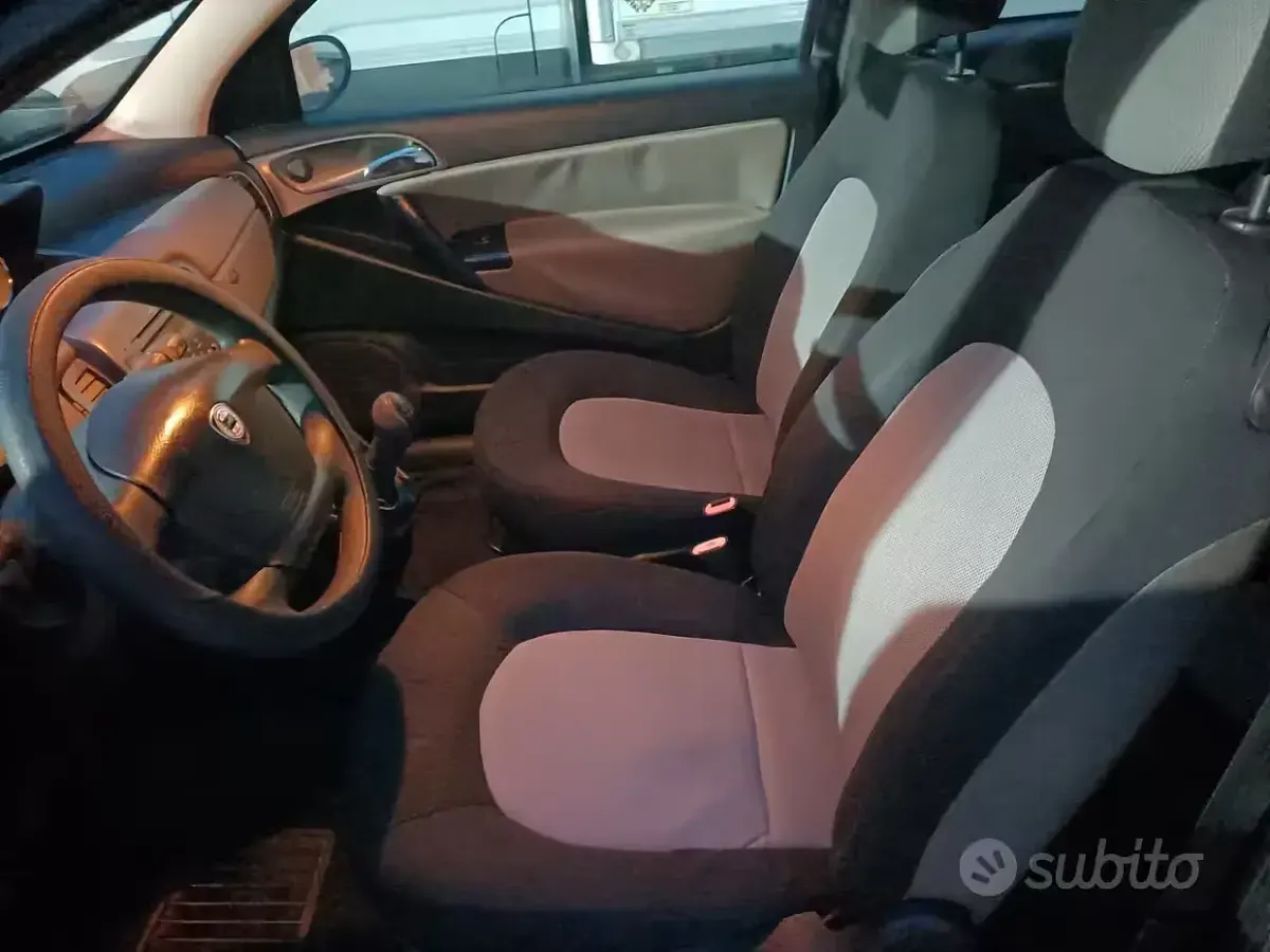 Usata Lancia Ypsilon 75 CV (55 kW) 2008 Nero Utilitaria