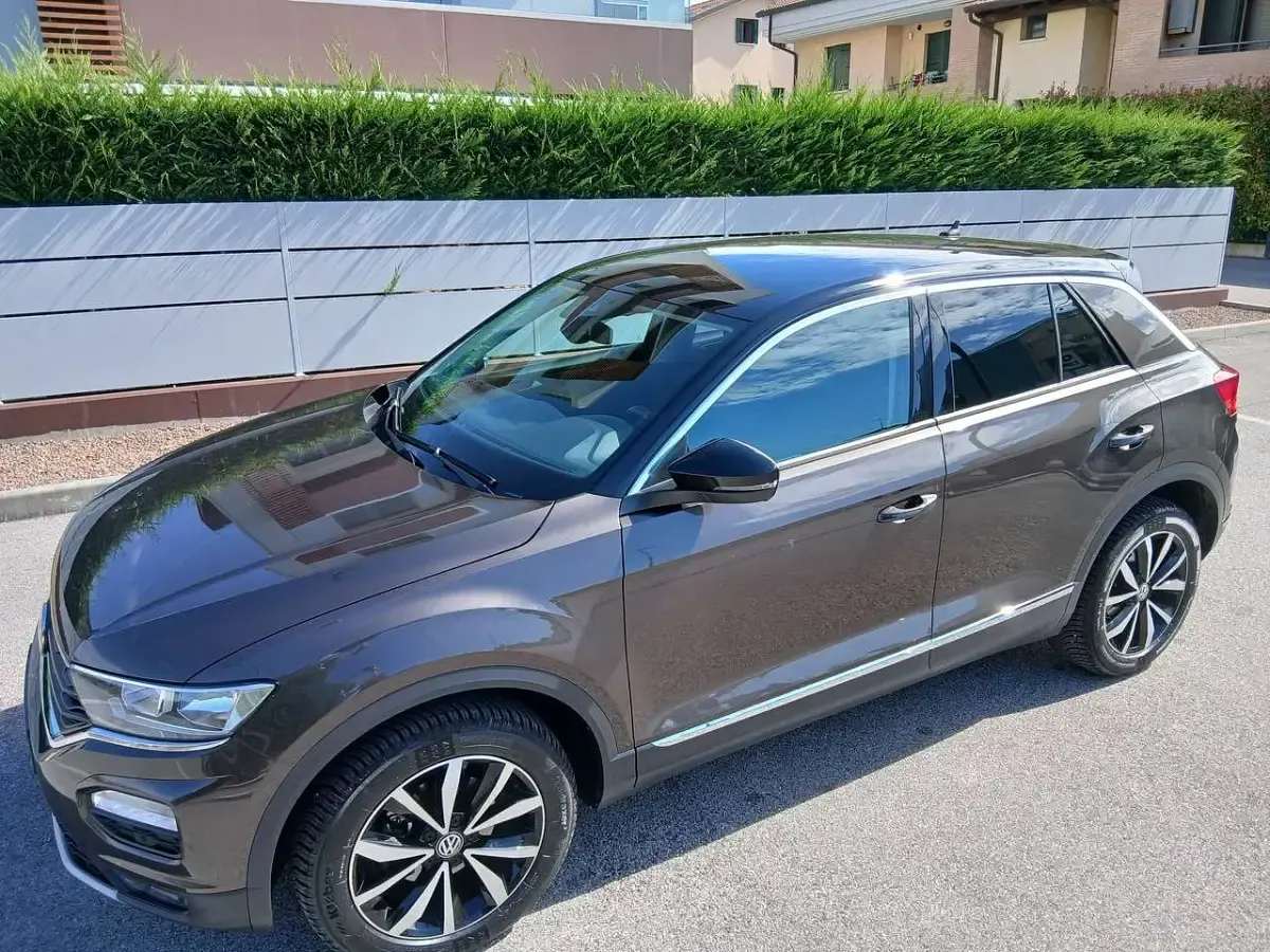 Usata VW T-Roc Style 116 CV (85 kW) 2019 Tetto nero SUV