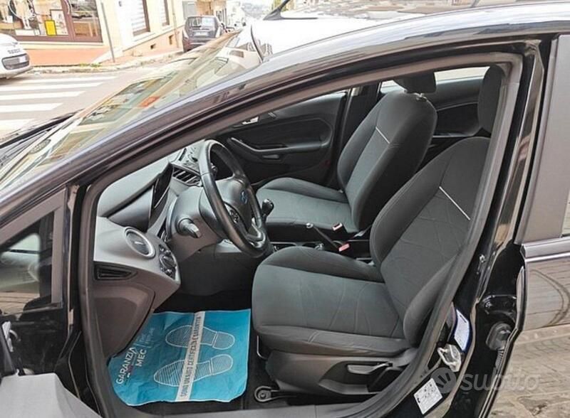Usata Ford Fiesta 60 CV (44 kW) 2014 Blu Utilitaria