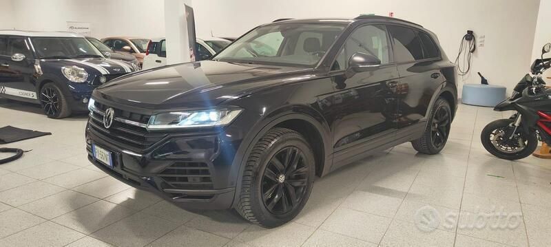 Usata VW Touareg 240 CV (176 kW) 2019 Nero SUV