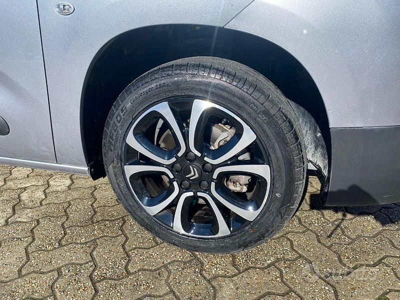 Usata Citroën Berlingo Shine 101 CV (74 kW) 2023 Grigio Monovolume