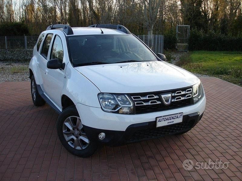 Bianco Usata 2013 Dacia Duster Lauréate SUV | 7500 € (Buon prezzo) - Immagine 1/4