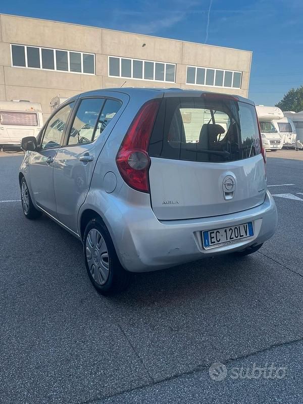 Begagnad Opel Agila Enjoy 65 HK (47 kW) 2010 Grå Halvkombi