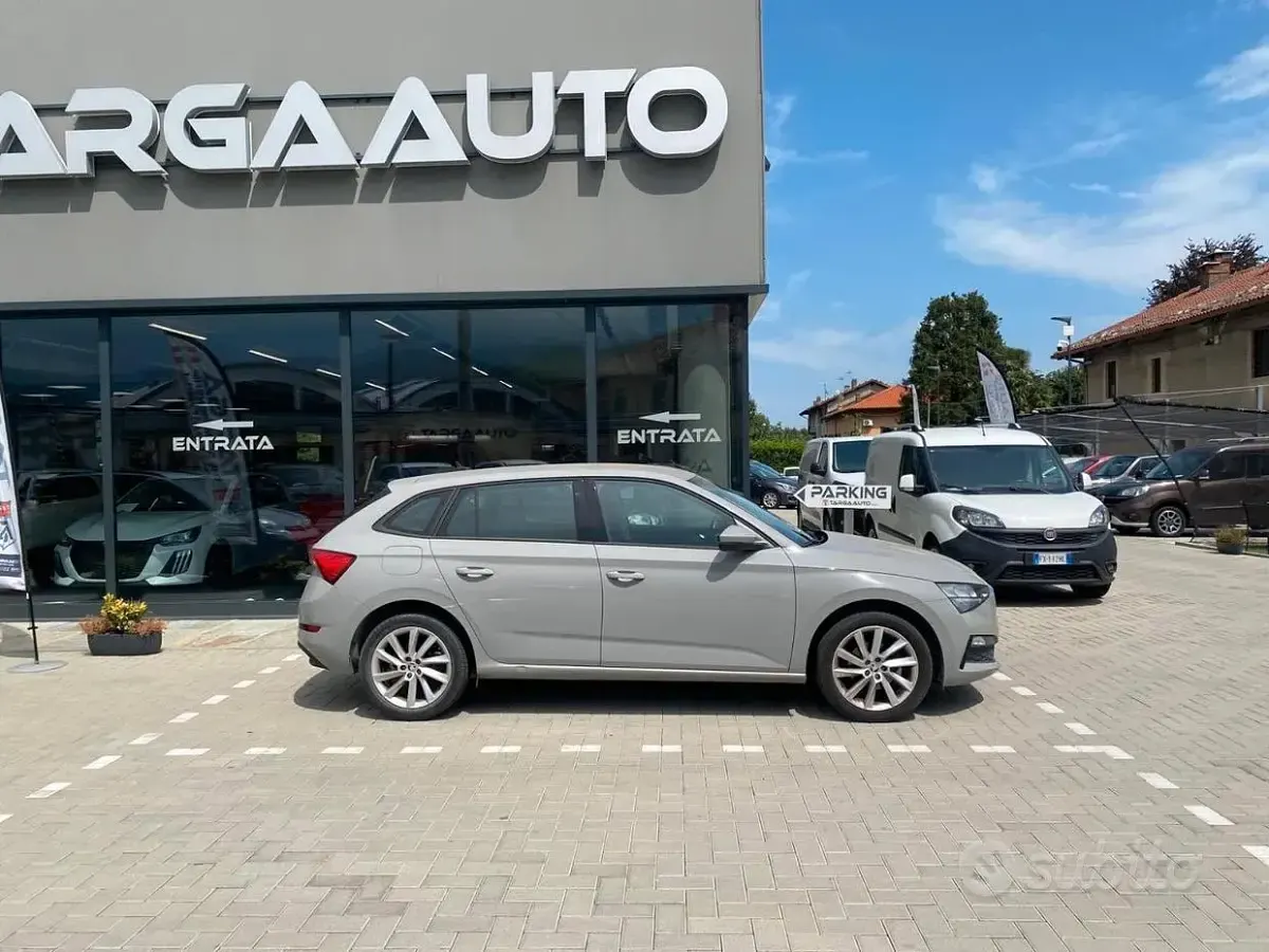 Usata Skoda Scala Ambition 116 CV (85 kW) 2019 Grigio Utilitaria