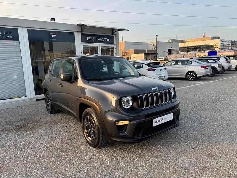 Usata Jeep Renegade Longitude 131 CV (96 kW) 2022 Grigio artic SUV
