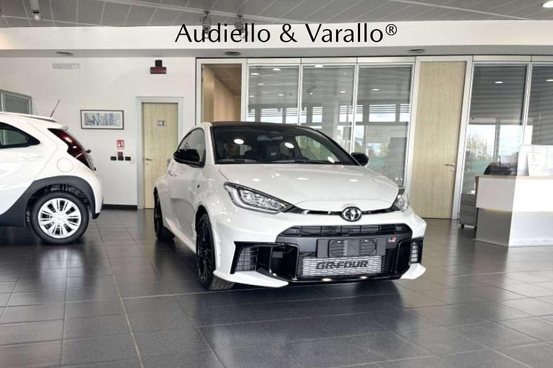 Nuova Toyota Yaris 280 CV (205 kW) 2025 Bianco Utilitaria