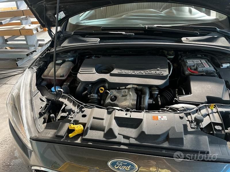Usata Ford Focus 120 CV (88 kW) 2015 Grigio Berlina
