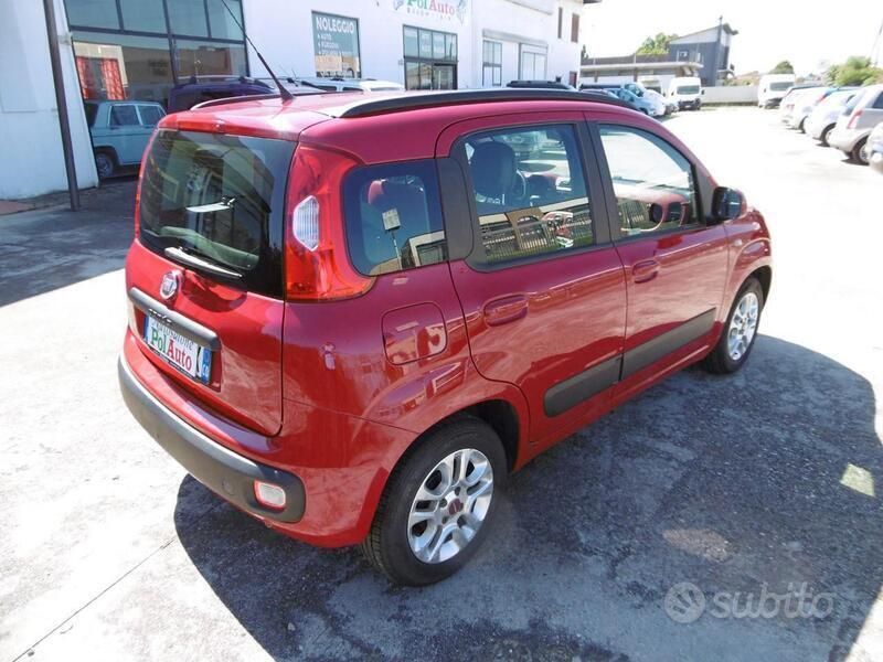 Usata Fiat Panda Lounge 69 CV (50 kW) 2016 Rosso Utilitaria
