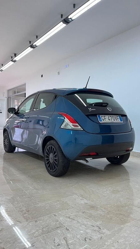 Usata Lancia Ypsilon Silver 69 CV (50 kW) 2021 Blu Utilitaria