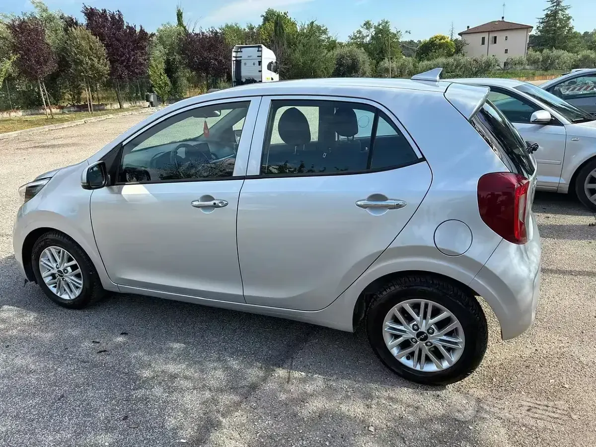 Usata Kia Picanto 67 CV (49 kW) 2022 Grigio Utilitaria
