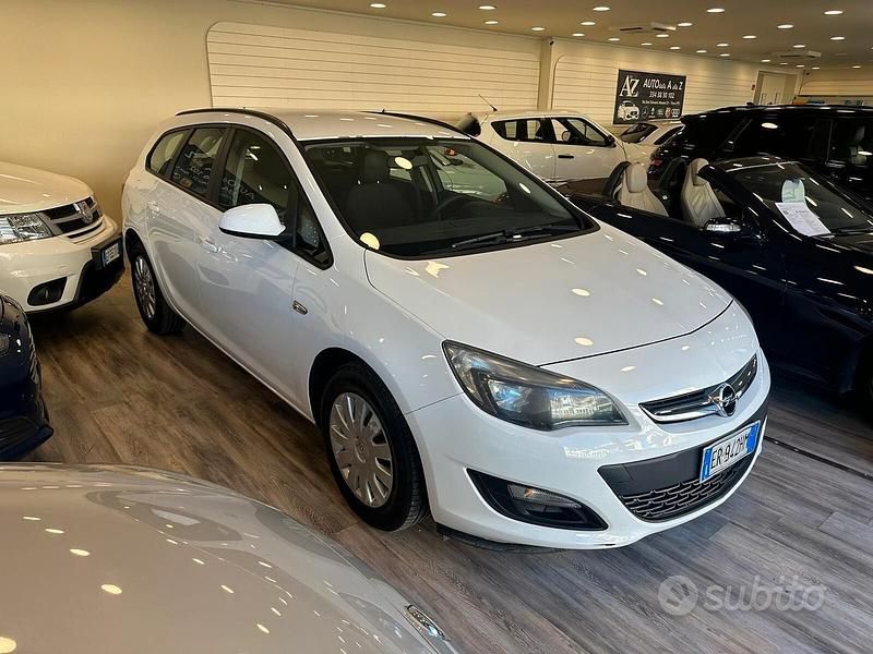 Usata Opel Astra Cosmo 110 CV (80 kW) 2013 Bianco Station wagon