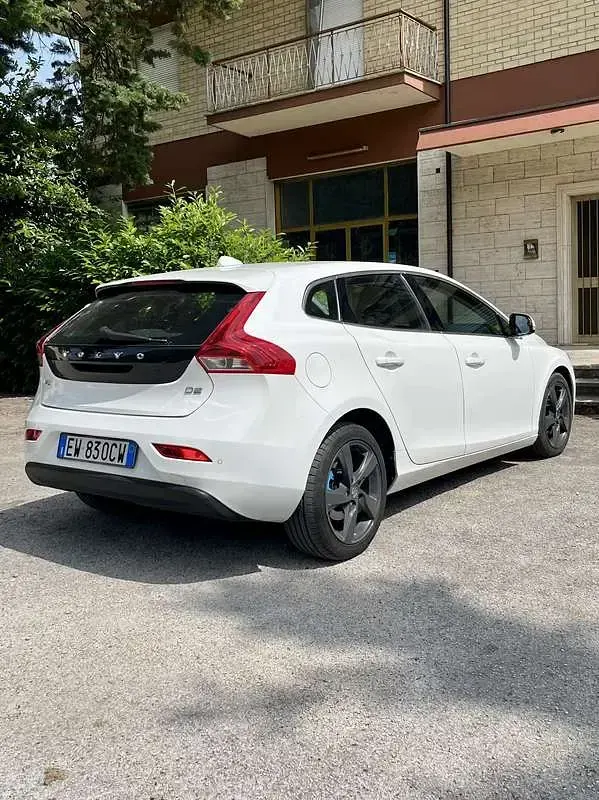 Usata Volvo V40 Momentum 115 CV (84 kW) 2014 Bianco Berlina