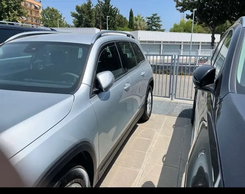 Usata Mercedes GLB200 Executive 150 CV (110 kW) 2021 Argento SUV