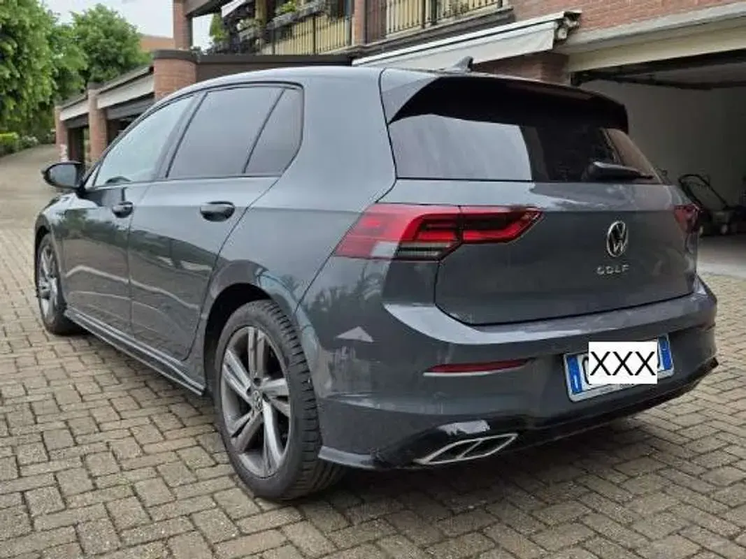 Usata VW Golf VIII R-line 131 CV (96 kW) 2022 Grigio Berlina