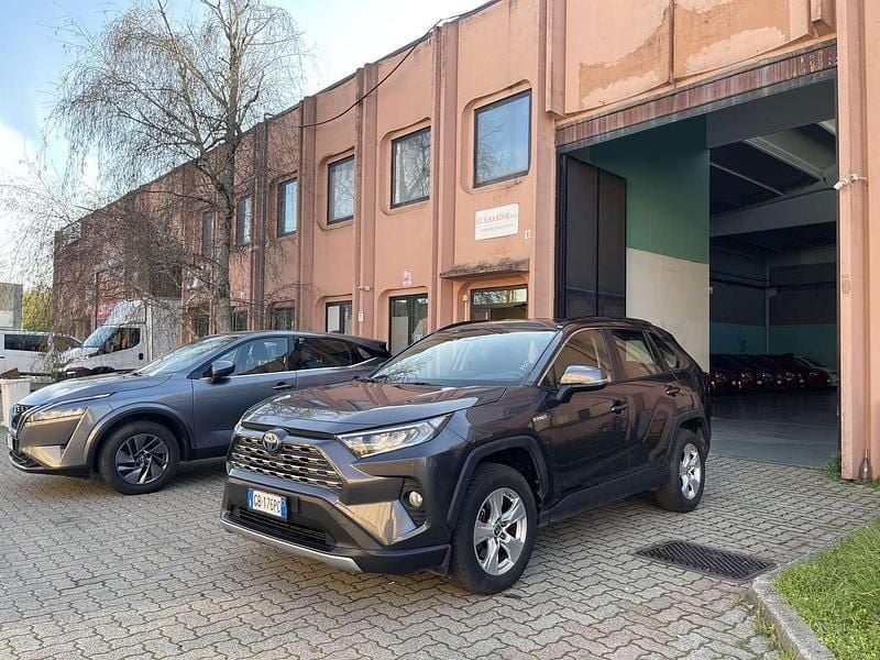 Usata Toyota RAV4 Hybrid Business Edition 178 CV (130 kW) 2020 Grigio SUV