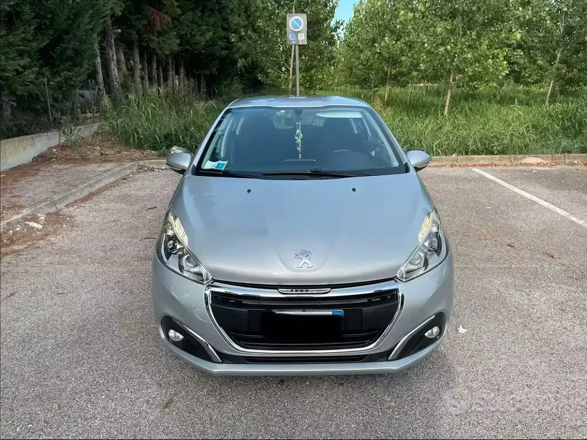 Usata Peugeot 208 82 CV (60 kW) 2016 Grigio Utilitaria