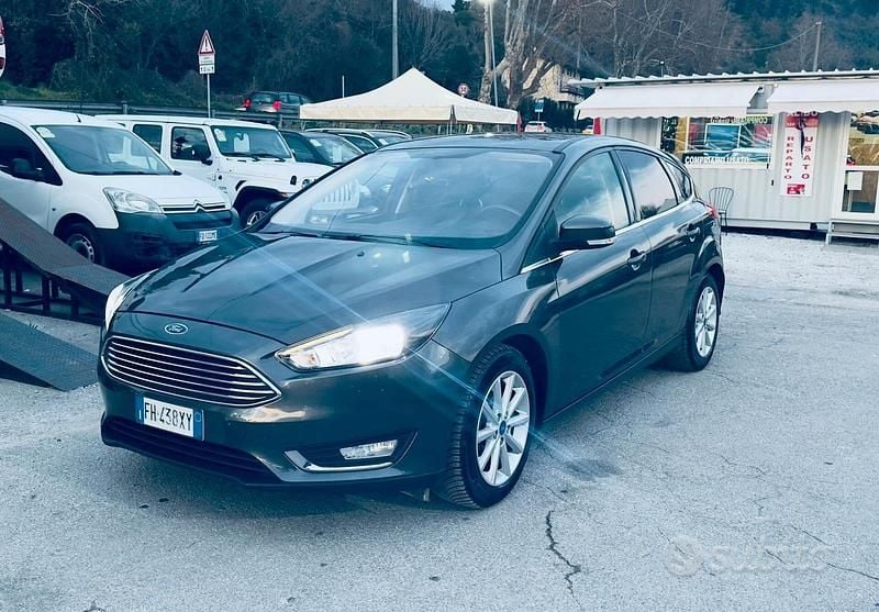 Usata Ford Focus Titanium 120 CV (88 kW) 2017 Grigio Berlina