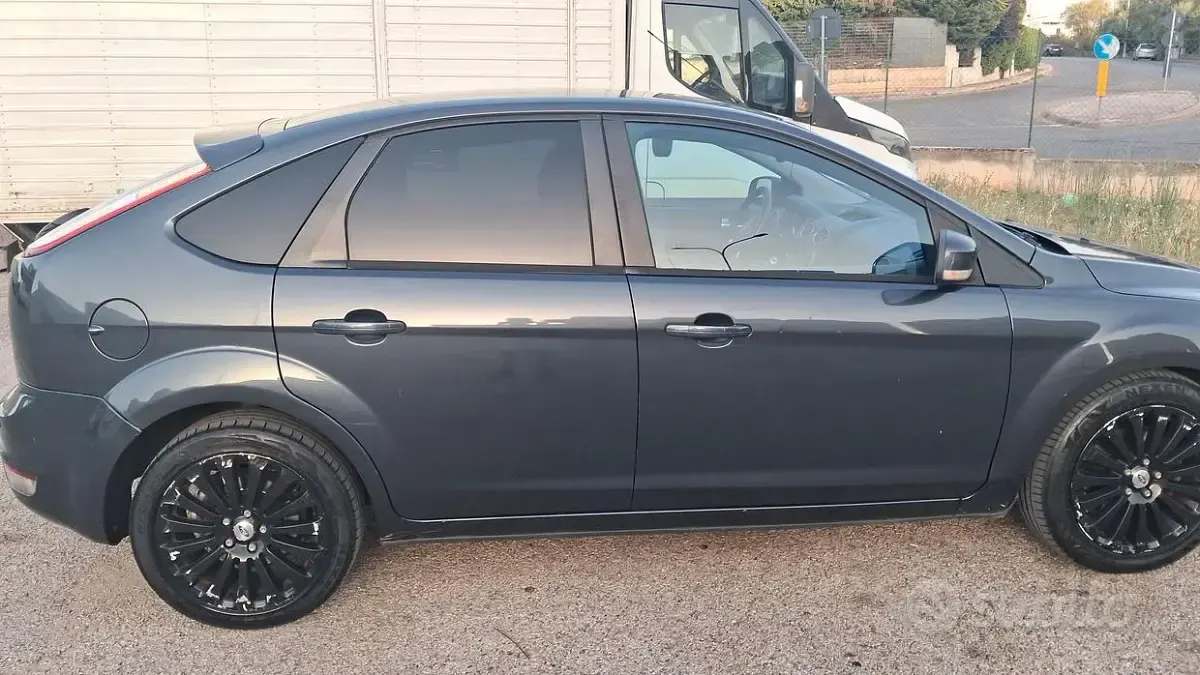 Usata Ford Focus 116 CV (85 kW) 2008 Grigio Berlina