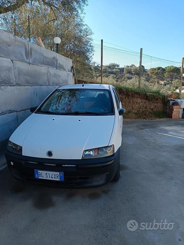 Bianco Usata 2000 Fiat Punto Due volumi | 750 € (Buon prezzo) - Immagine 1/4