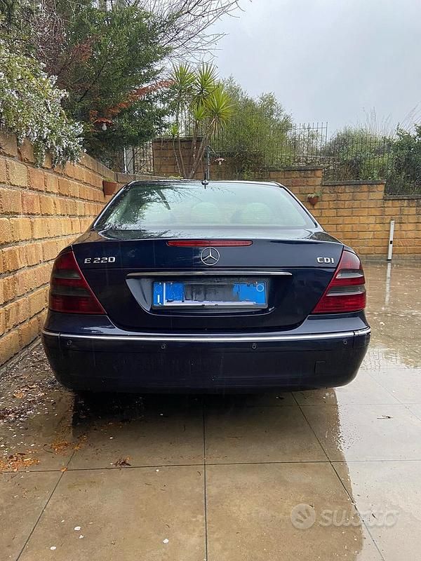 Usata Mercedes E220 2003 Blu Berlina