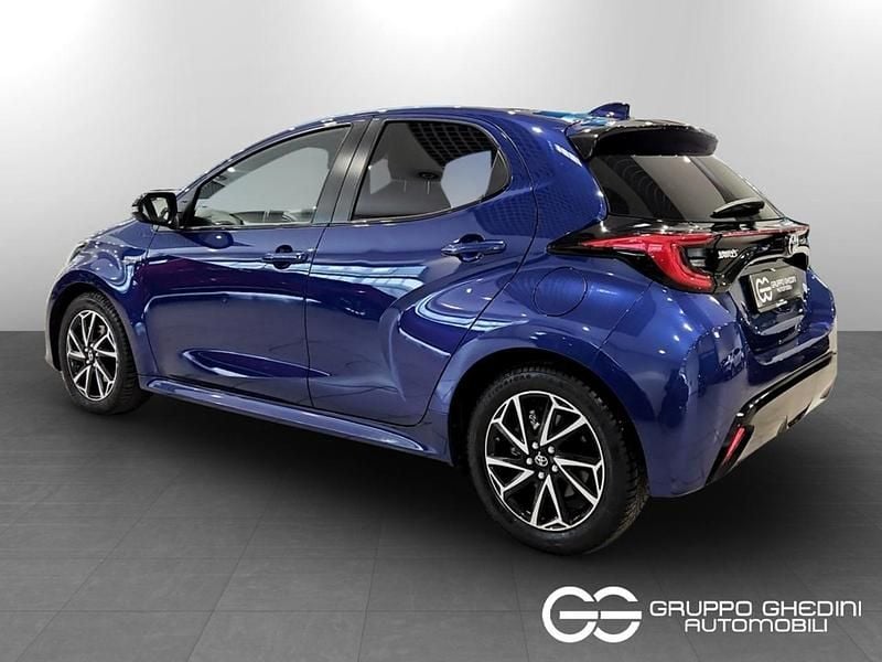 Usata Toyota Yaris Hybrid Lounge 92 CV (67 kW) 2021 Blu Utilitaria