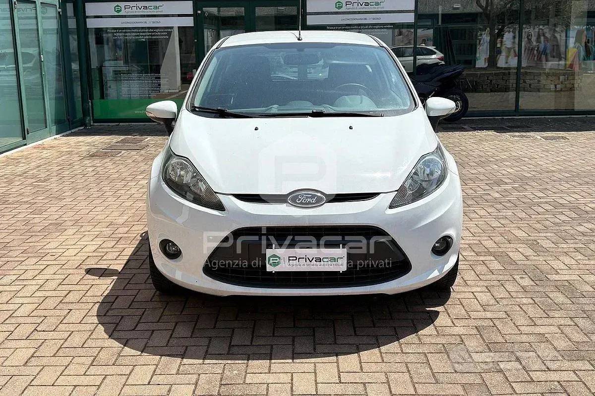 Usata Ford Fiesta Titanium 70 CV (51 kW) 2011 Grigio Utilitaria