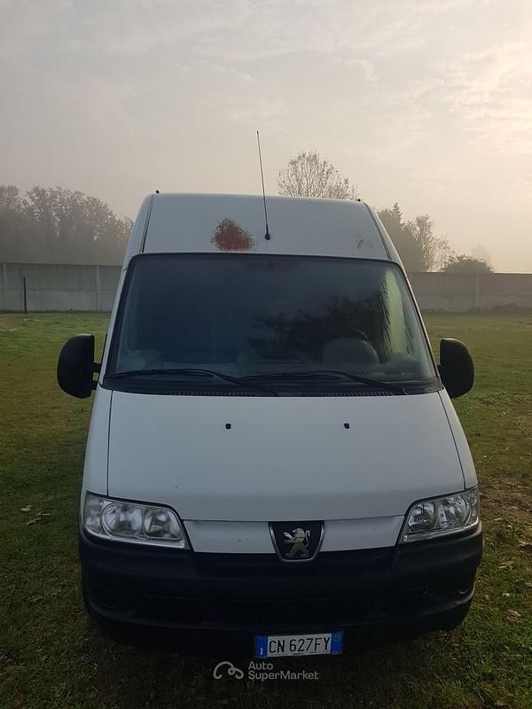 Usata Peugeot Boxer 101 CV (74 kW) 2004 Bianco Furgone