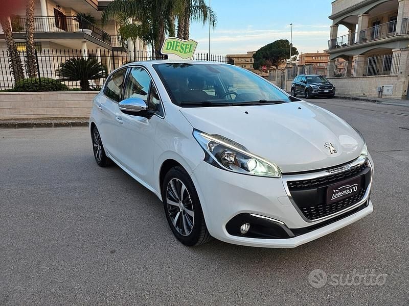 Usata Peugeot 208 Allure 100 CV (73 kW) 2016 Bianco Utilitaria