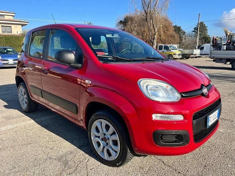 Rosso Usata 2016 Fiat Panda Easy Due volumi | 5900 € (Buon prezzo) - Immagine 1/4
