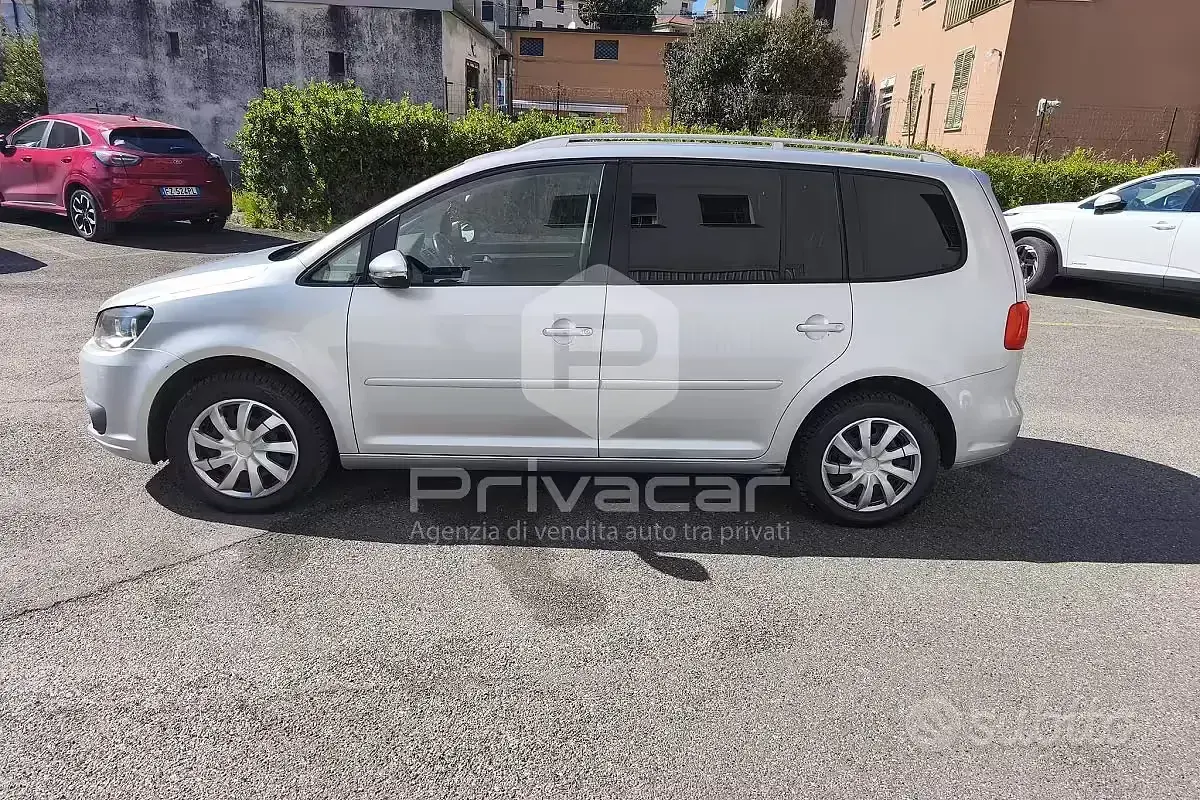 Begagnad VW Touran Comfortline 150 HK (110 kW) 2015 Grå Minibuss