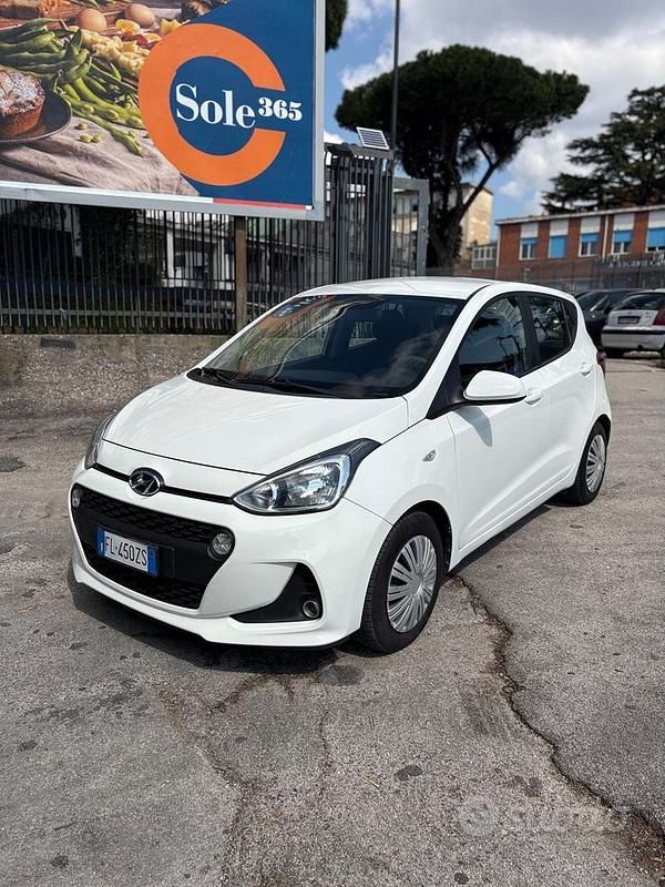 Gebraucht Hyundai i10 69 PS (50 kW) 2017 Weiß Kleinwagen