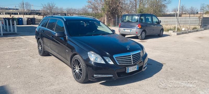 Usata Mercedes E350 260 CV (191 kW) 2010 Nero Berlina
