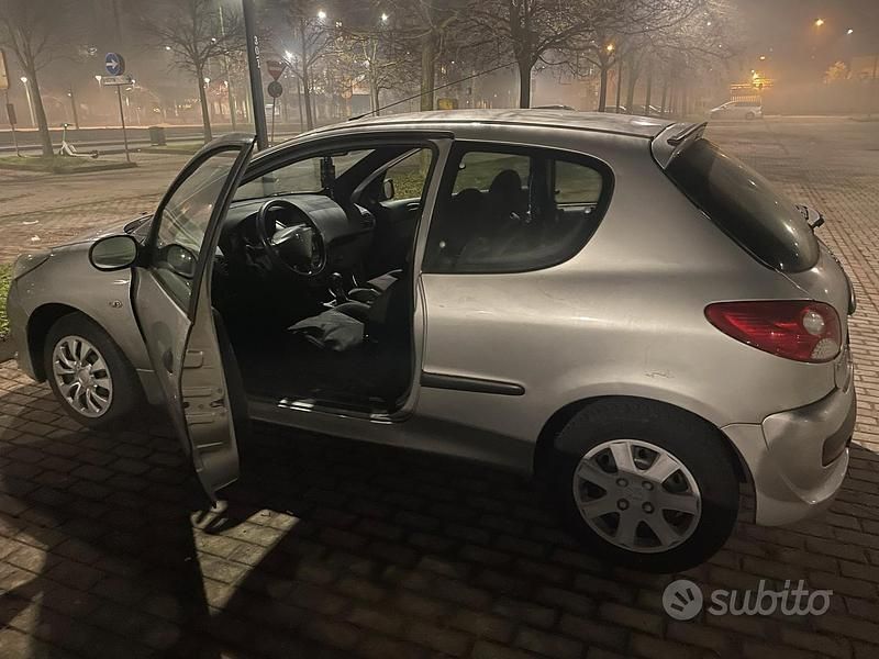 Usata Peugeot 206+ 60 CV (44 kW) 2010 Grigio Utilitaria