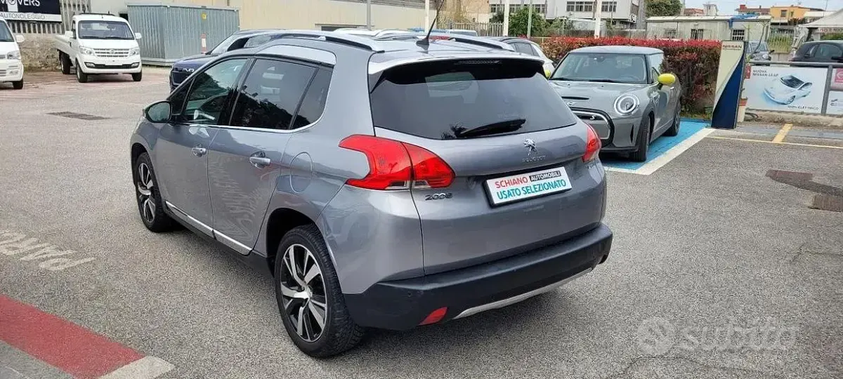 Usata Peugeot 2008 Allure 92 CV (67 kW) 2015 Grigio SUV