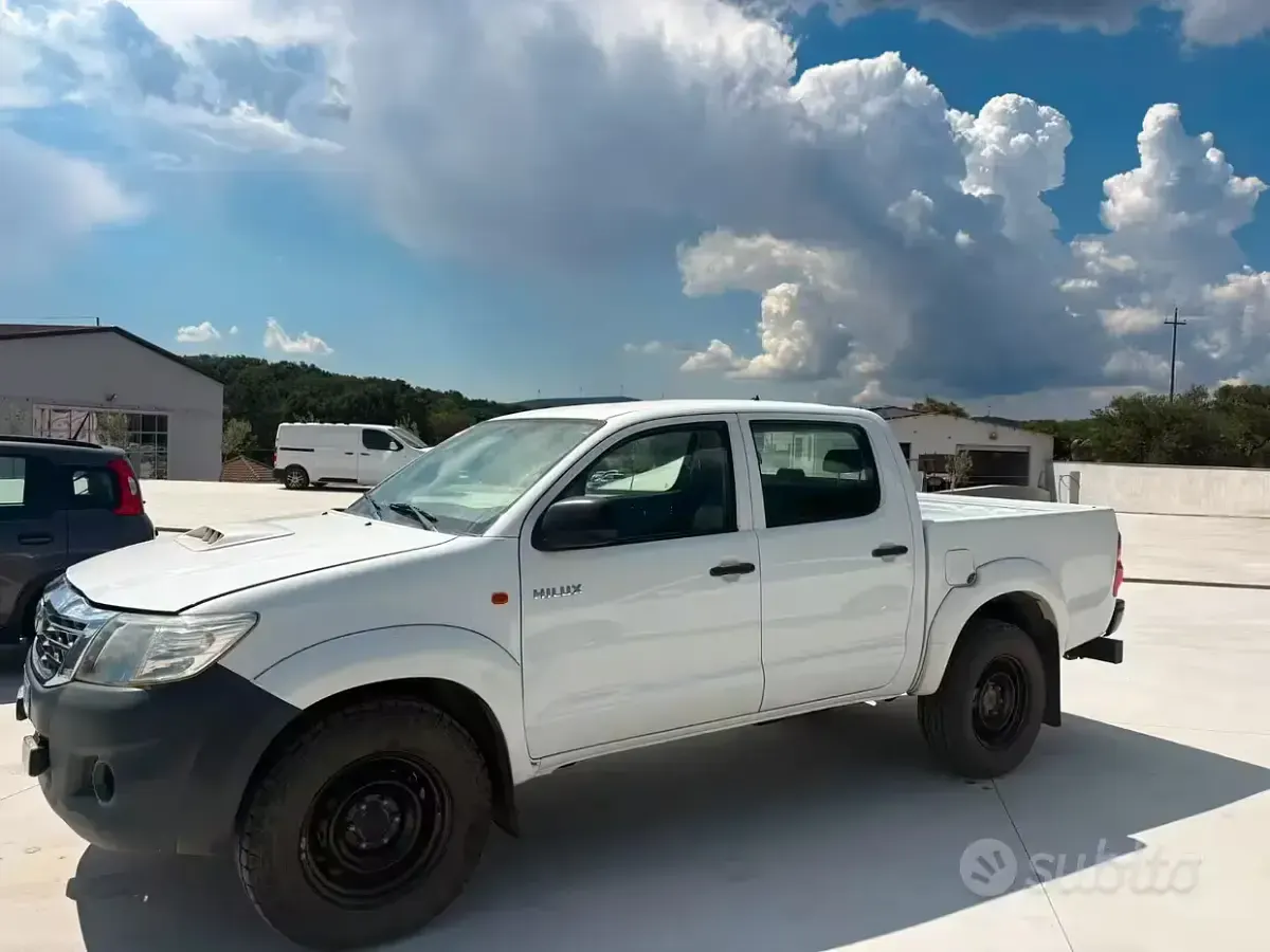 Usata Toyota HiLux 144 CV (105 kW) 2016 Bianco Pick-up
