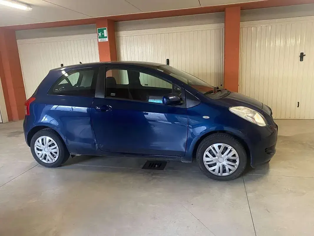 Usata Toyota Yaris Sol 69 CV (50 kW) 2008 Blu/azzurro Utilitaria