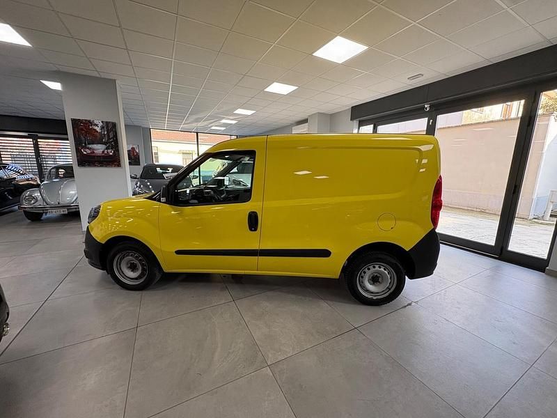 Usata Fiat Doblò 95 CV (69 kW) 2019 Giallo Monovolume