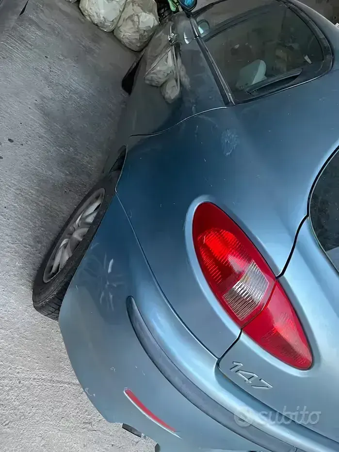 Usata Alfa Romeo 147 116 CV (85 kW) 2004 Bluazzurro Utilitaria