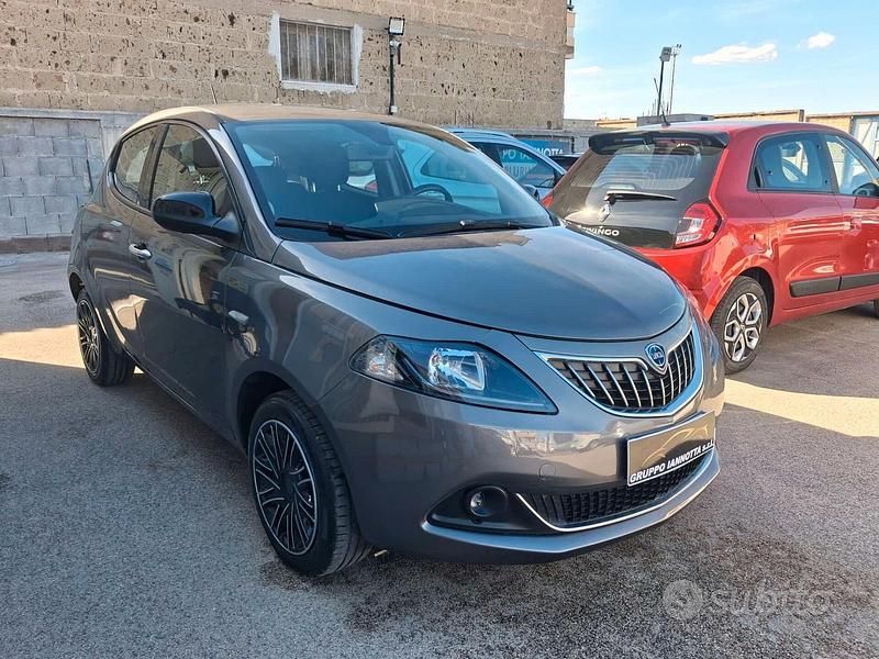 Usata Lancia Ypsilon 69 CV (50 kW) 2023 Nero Utilitaria
