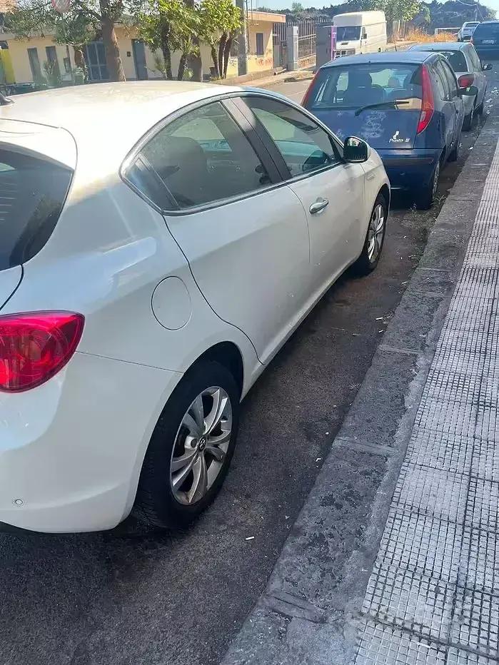 Usata Alfa Romeo Giulietta 105 CV (77 kW) 2013 Utilitaria