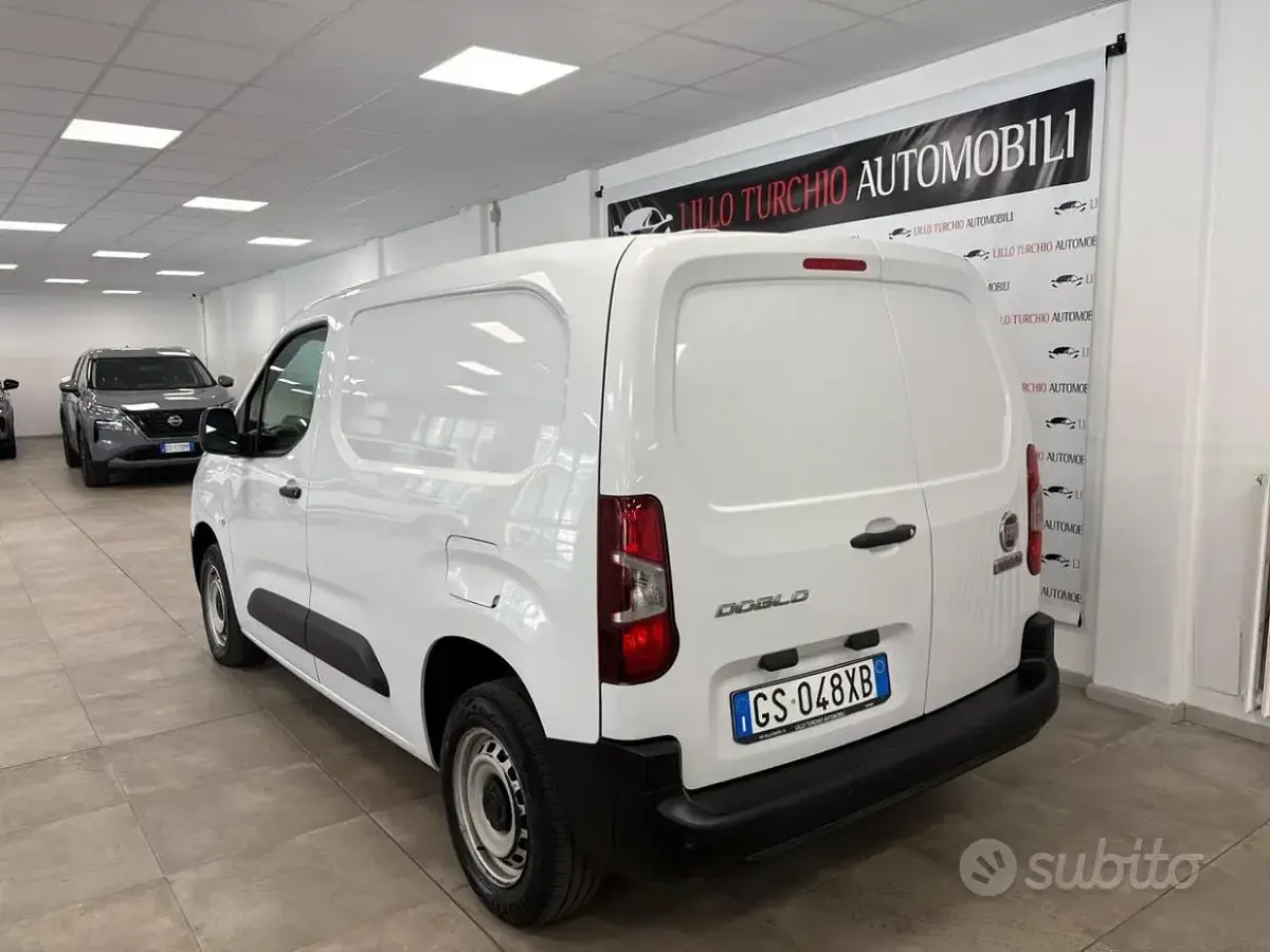 Usata Fiat Doblò 101 CV (74 kW) 2024 Bianco Monovolume