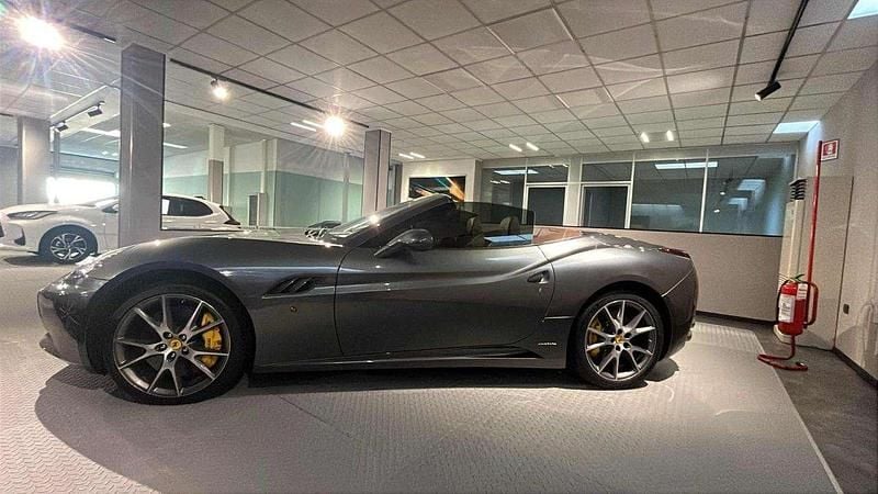Usata Ferrari California 460 CV (338 kW) 2010 Grigio scuro Cabrio