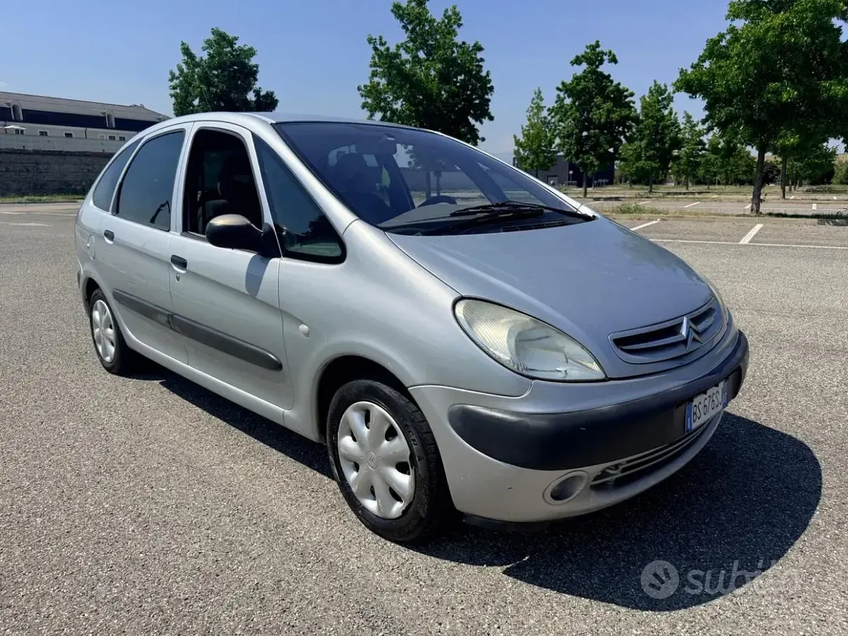 Usata Citroën Xsara Picasso 95 CV (69 kW) 2001 Grigio Monovolume