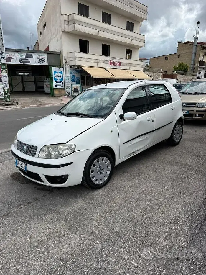 Usata Fiat Punto 80 CV (58 kW) 2003 Bianco Utilitaria