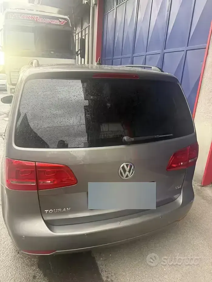 Usata VW Touran Trendline 105 CV (77 kW) 2011 Grigio Monovolume