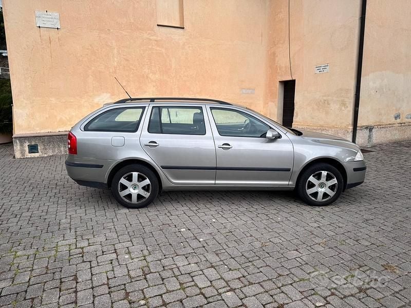 Grigio Usata 2007 Skoda Octavia Station wagon | 2300 € (Ottimo prezzo) - Immagine 1/4