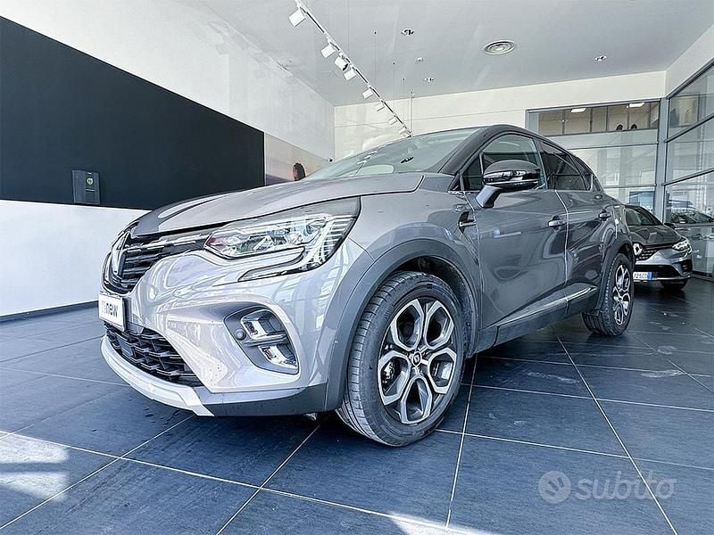 Grigio cassiopea tetto nero Usata 2022 Renault Captur Intens SUV | 18.500 € (Cara) - Immagine 1/4