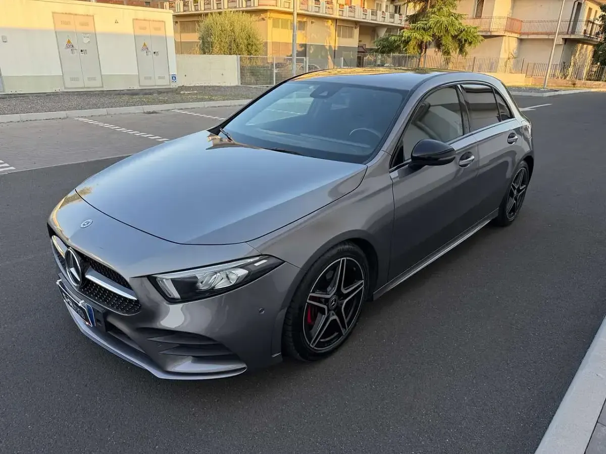Usata Mercedes A180 Premium 116 CV (85 kW) 2023 Grigio Berlina